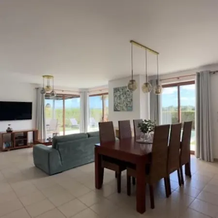 Casa Da Alegria * ヴァウ